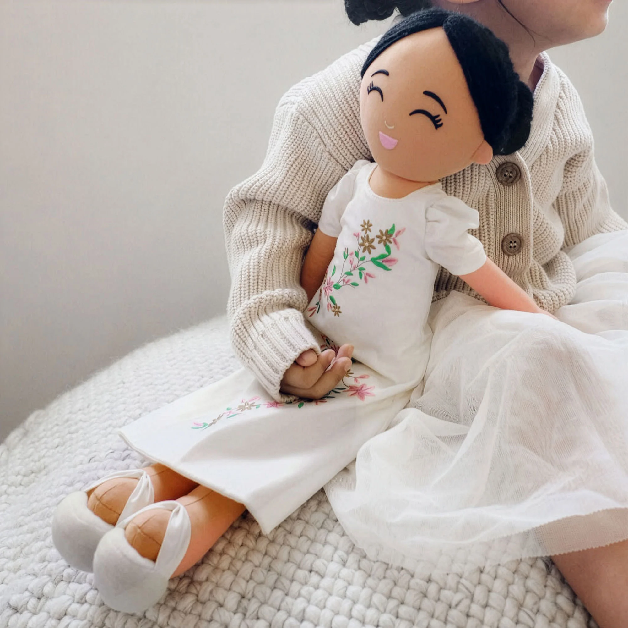Filipina 'Malaya' Cultural Doll - Image 3