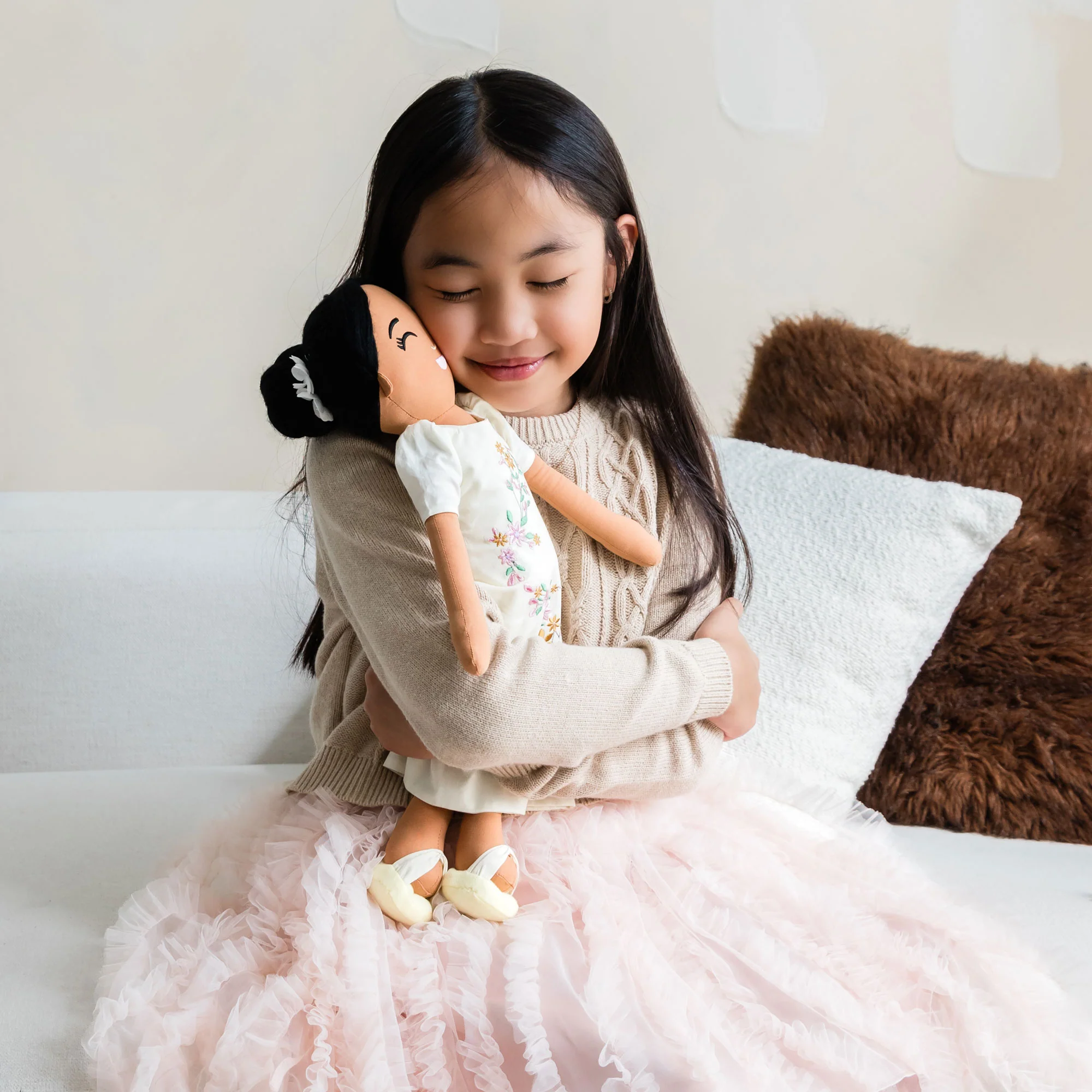 Filipina 'Malaya' Cultural Doll - Image 4