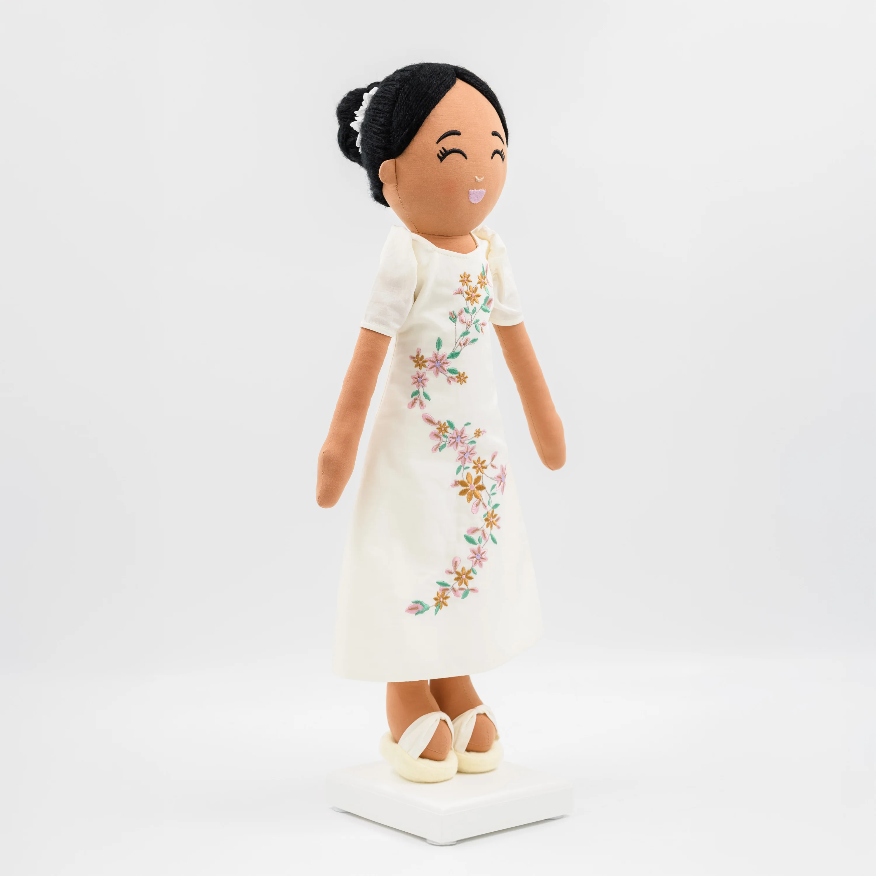 Filipina 'Malaya' Cultural Doll - Image 5