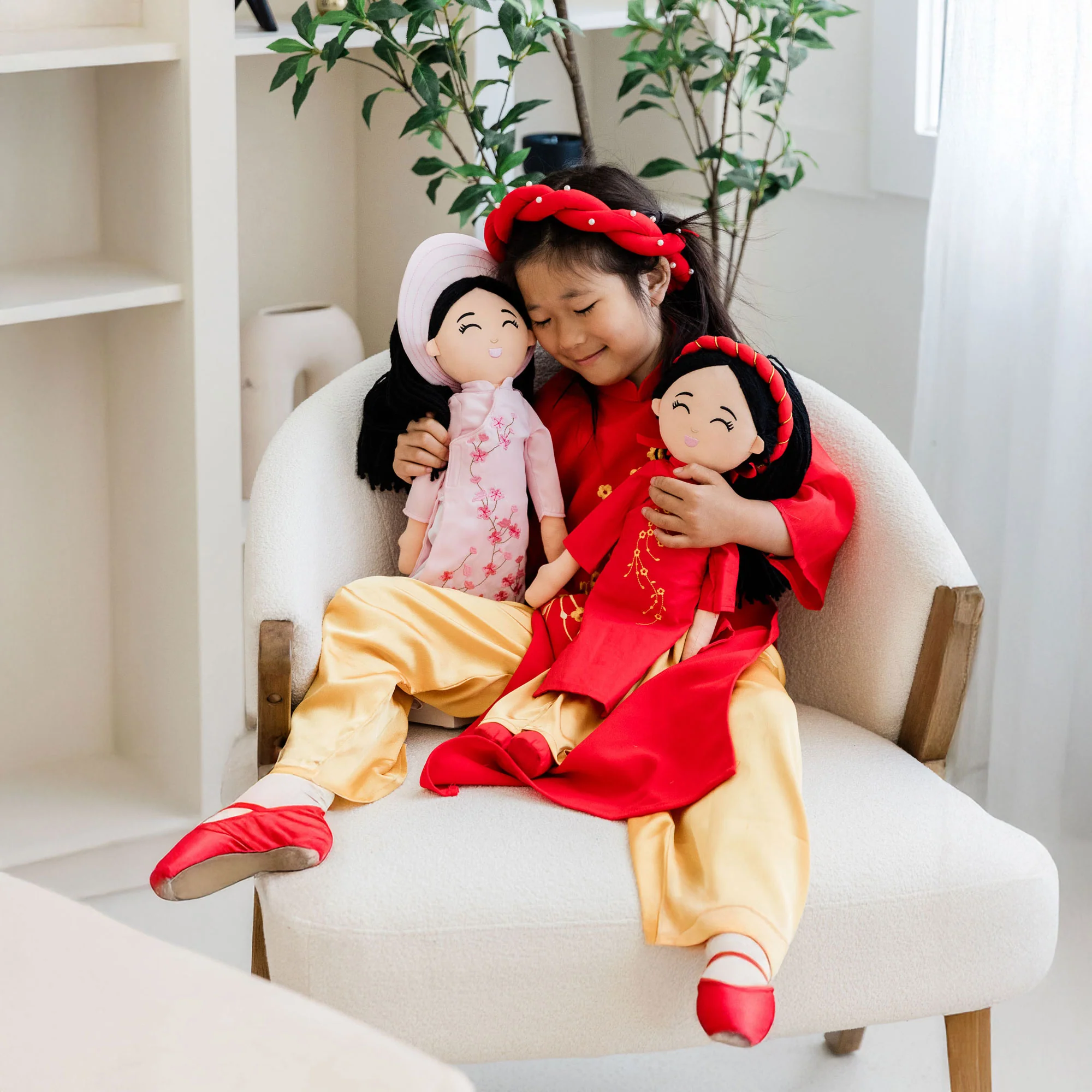 Vietnamese 'Hoa' Cultural Doll - Image 8
